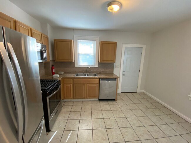 Photo - 425-427-427 E Lane Ave Apartment Unit 425