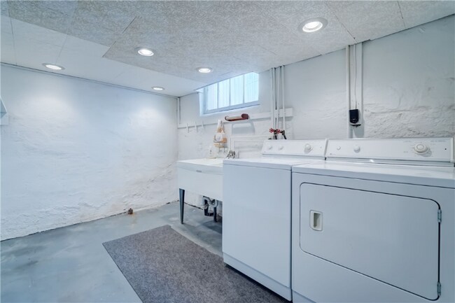 Photo - 77 Harper St