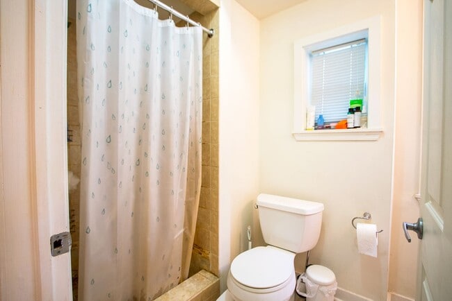 Photo - 1431 Lombard St Unit 2