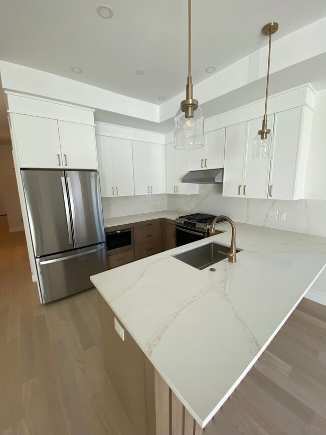 Building Photo - 30 Swan Ave Unit BRANDNEW 2br2ba privYARD
