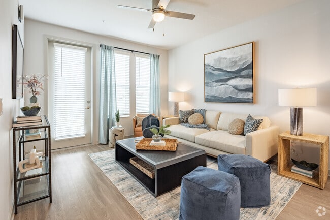 1BR, 1BA - 760SF - Livingroom