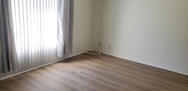 Photo - 725 Windwood Dr