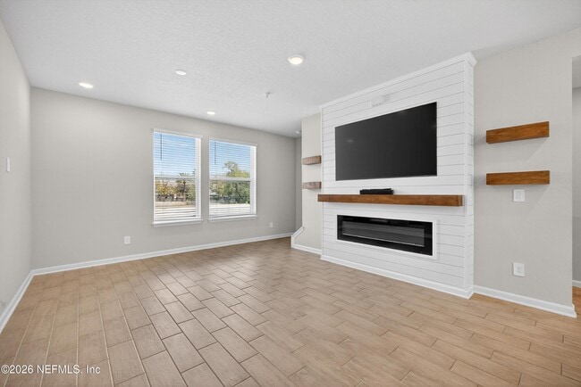 Photo - 1093 Farwell St