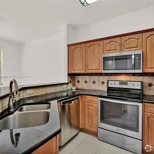 Building Photo - 10902 NW 79th St Rental