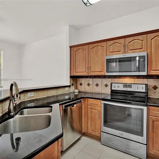 Building Photo - 10902 NW 79th St Rental