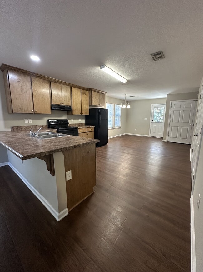 Photo - 128 Branch St