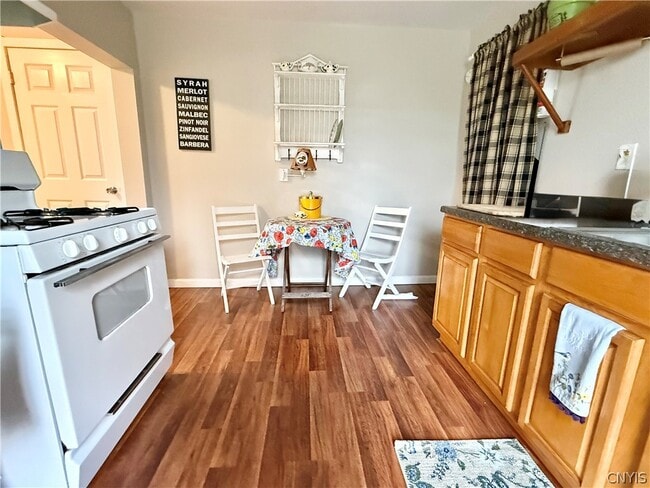 Photo - 504 Brown St