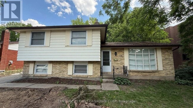 Photo - 453 Castlegrove Blvd