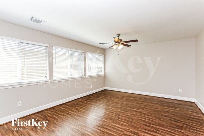 Photo - 20730 Settlers Lake Cir N