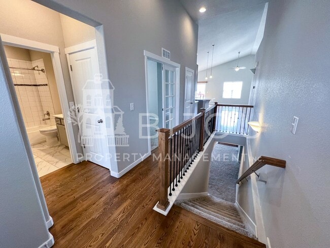 Photo - Grand Overlook to the Mountains!