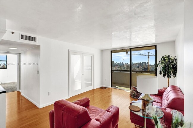 Photo - 1775 Washington Ave Unit PH4