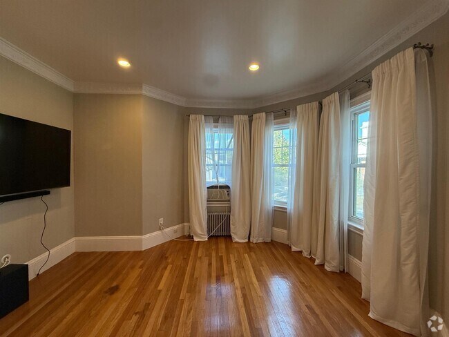 Building Photo - 11 Beech St Unit 2 Rental