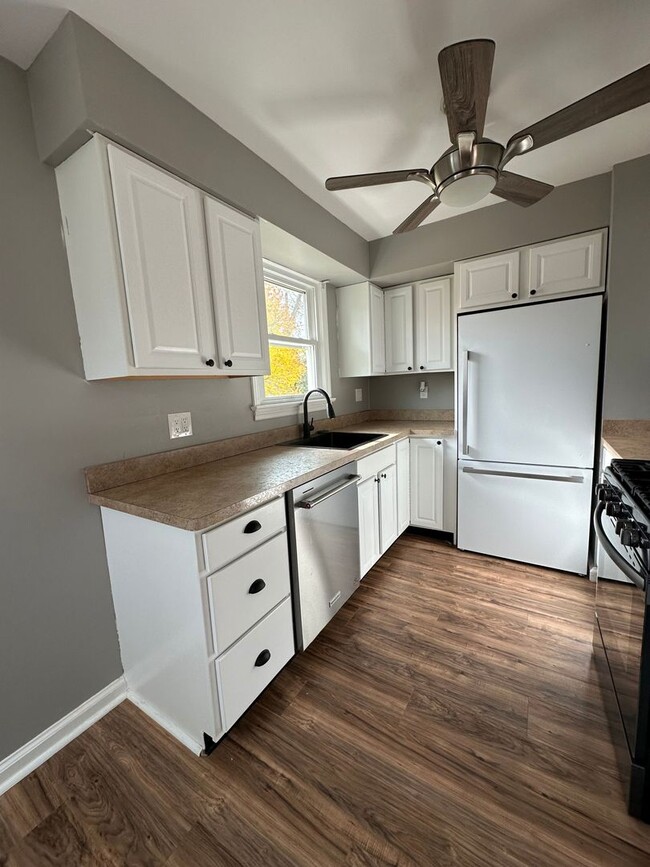 Photo - Cozy 2 bedroom 1 bathroom rental