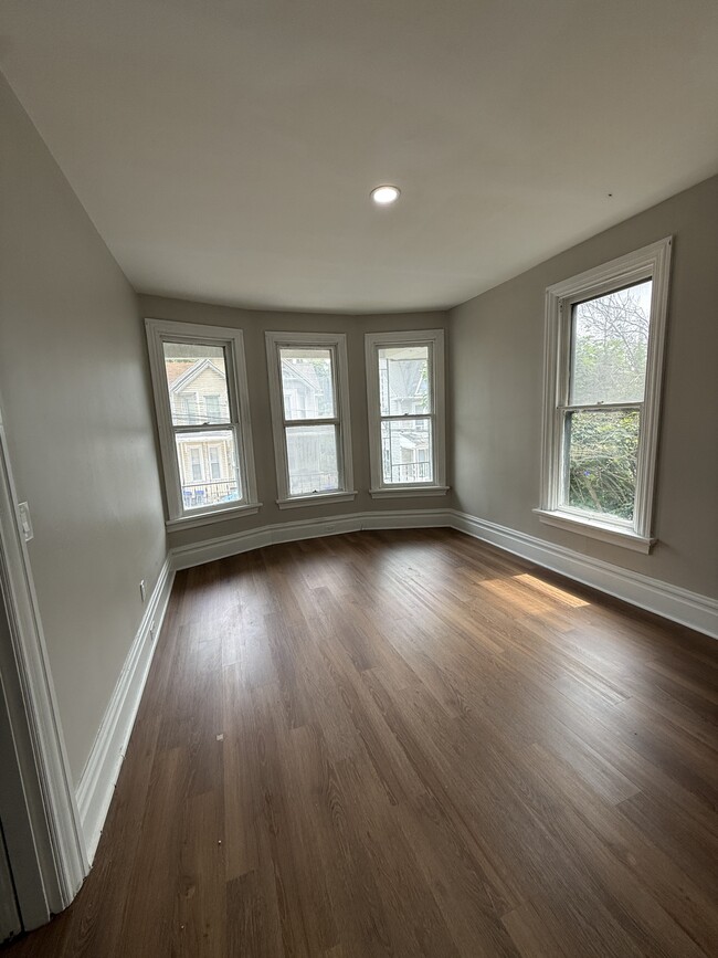 Photo - 221 Pine St