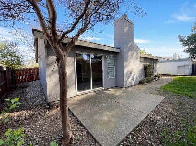 Photo - 1041 Shenencock Way