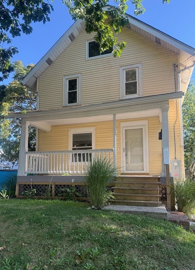 Building Photo - 560 Lovers Ln