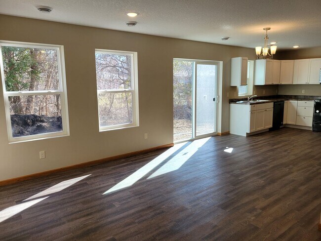 Photo - Single Family - 5 Bedroom!