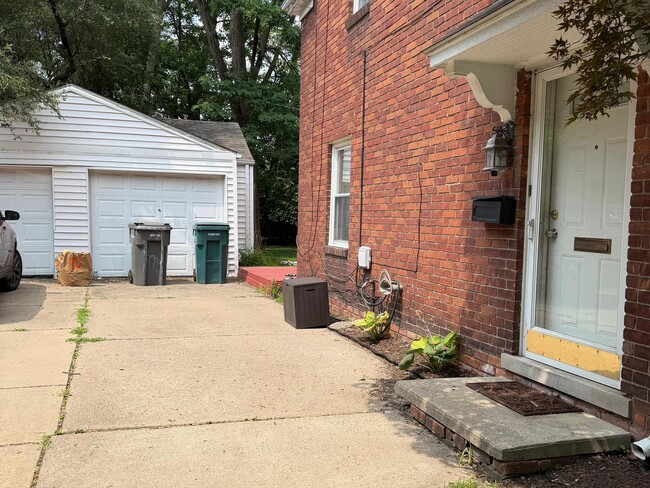 Photo - 3770 Brewster St
