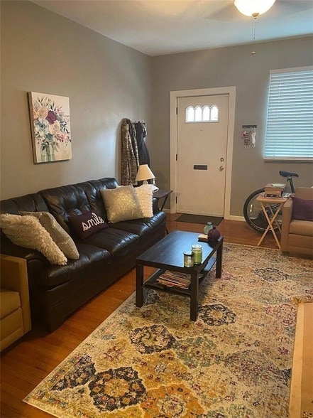 Photo - 1709 Sarah St