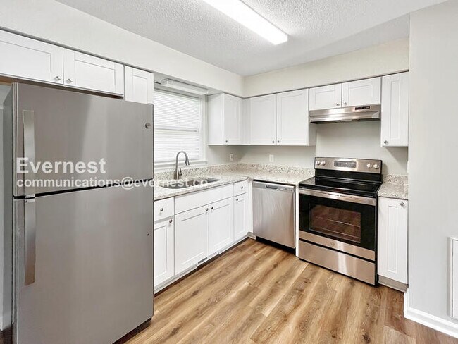 Photo - 425 Shallowood Ln House