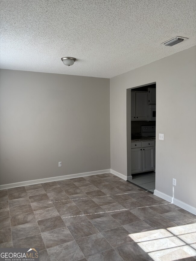 Photo - 736 Morningside Ln