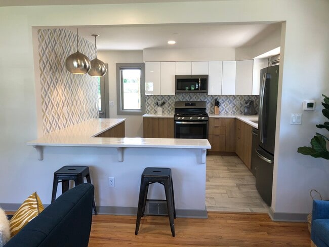 Photo - 1523 W 41st St