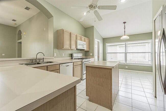 Photo - 1550 Maximilian Dr