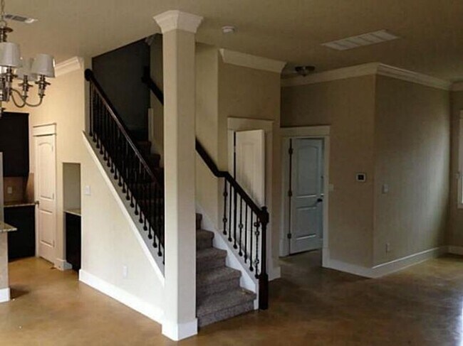 Photo - 4X3 Home Close to Campus!