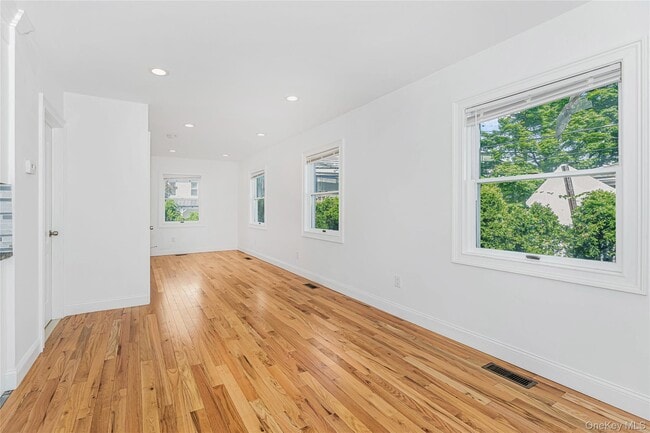 Photo - 174 Ashford Ave Unit B