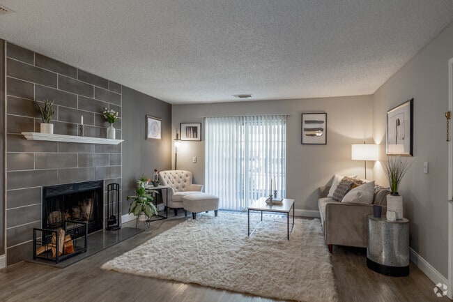 Englewood - 1,044SF - Living Room