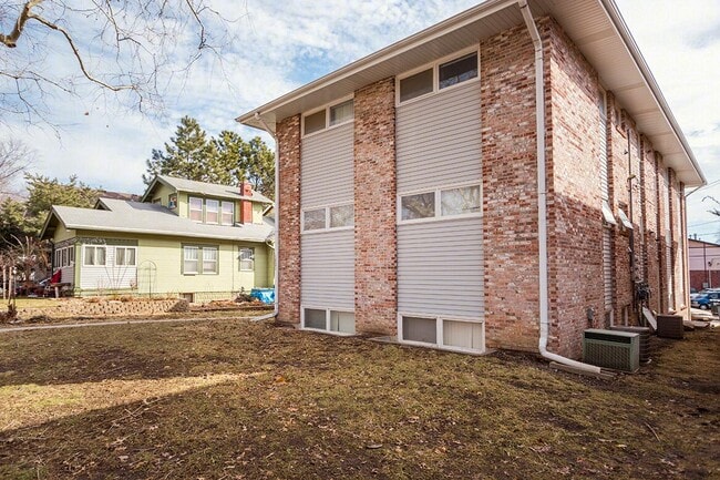 Photo - 4629 Stockwell St Unit 02