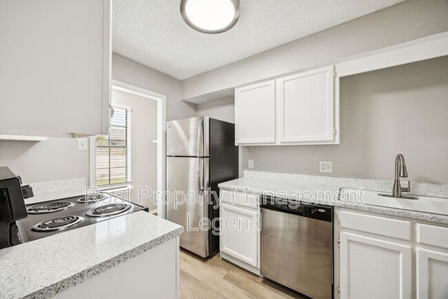 Photo - 8109 Silver Crk Rd