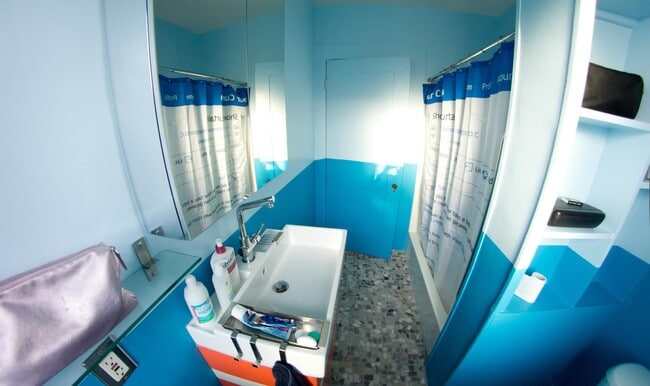 primer baño - 5259 Aldama St