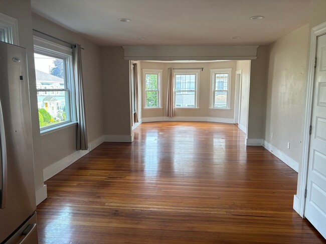 Building Photo - 207 Lowden St Unit 2