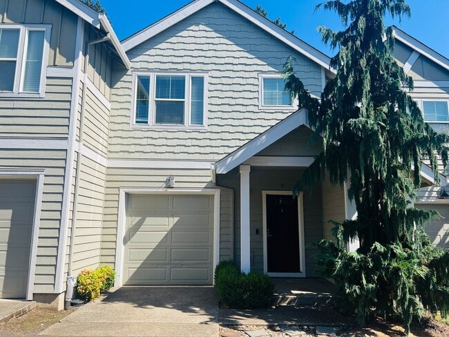 Charming, Air-Conditioned, 3-Bed, 2.5-Bath... - Charming, Air-Conditioned, 3-Bed, 2.5-Bath... Apartment Unit 2