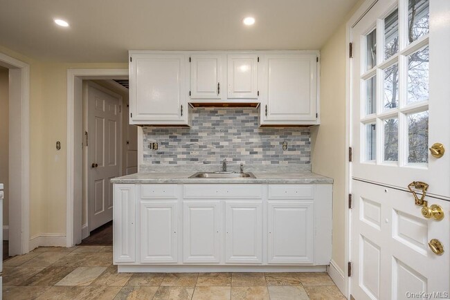 Photo - 5 W Stone St