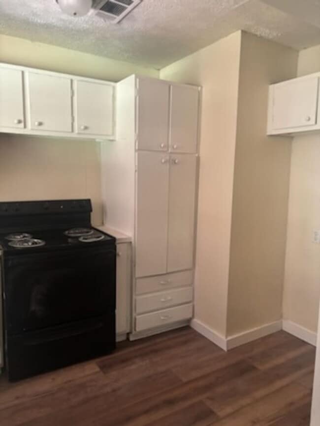 Photo - 5076 London Ln