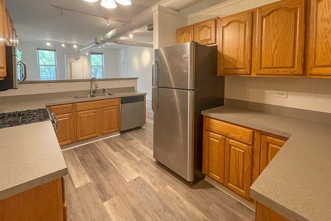 Photo - 1834 W Henderson St Unit J02P