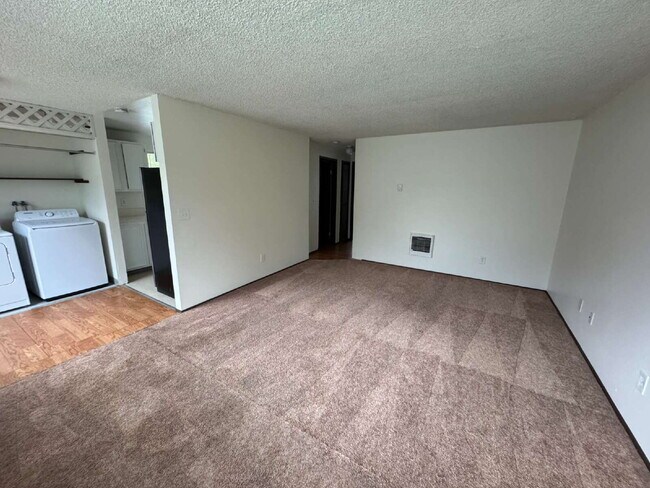 Photo - 2-bedroom / 1-bath, Near Transportation