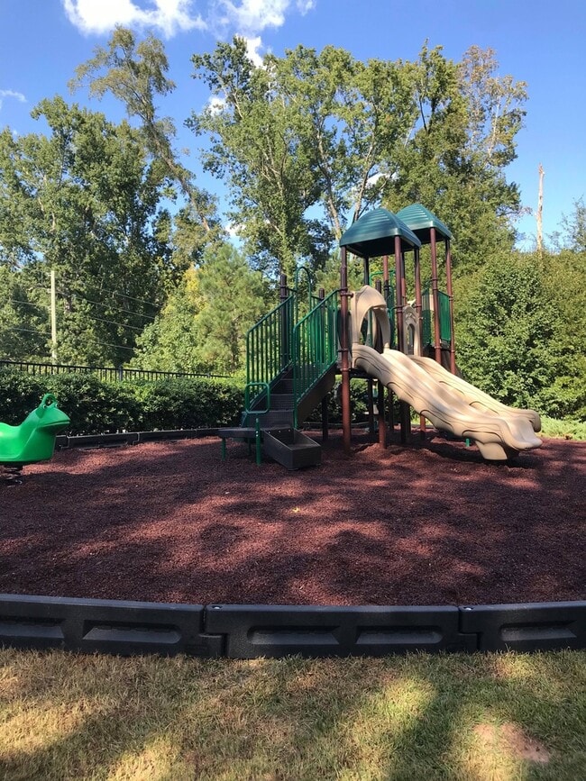 Photo - 102 E Haven Ct