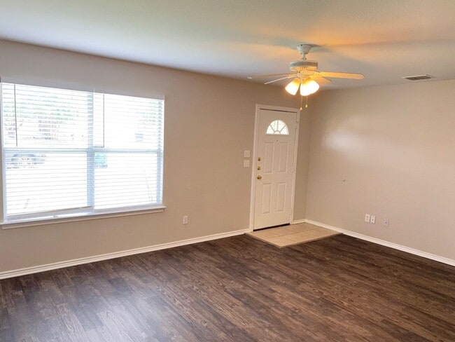 Photo - New Braunfels 3 Bedroom Single Story Duplex Available NOW!