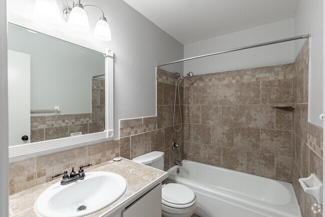 2BR, 2BA - 910 SF