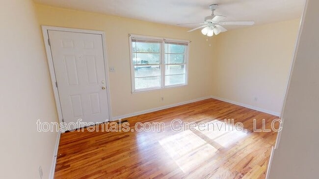 Photo - 137 Rosewood Cir