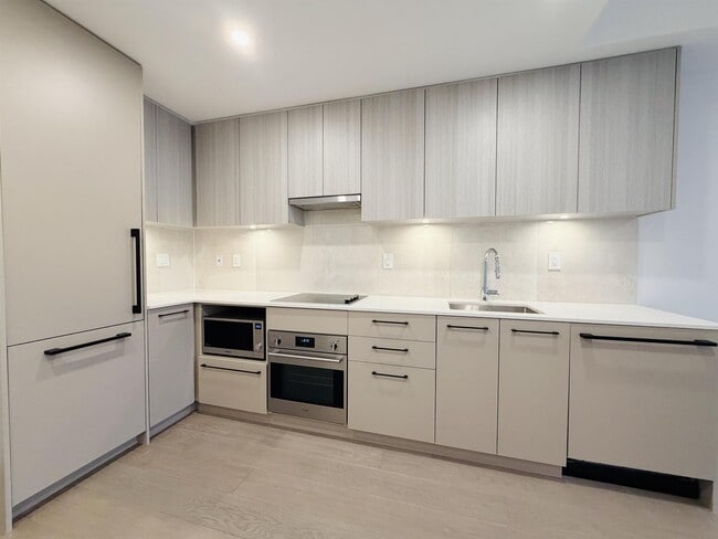 Photo - 5398-5207 207 St