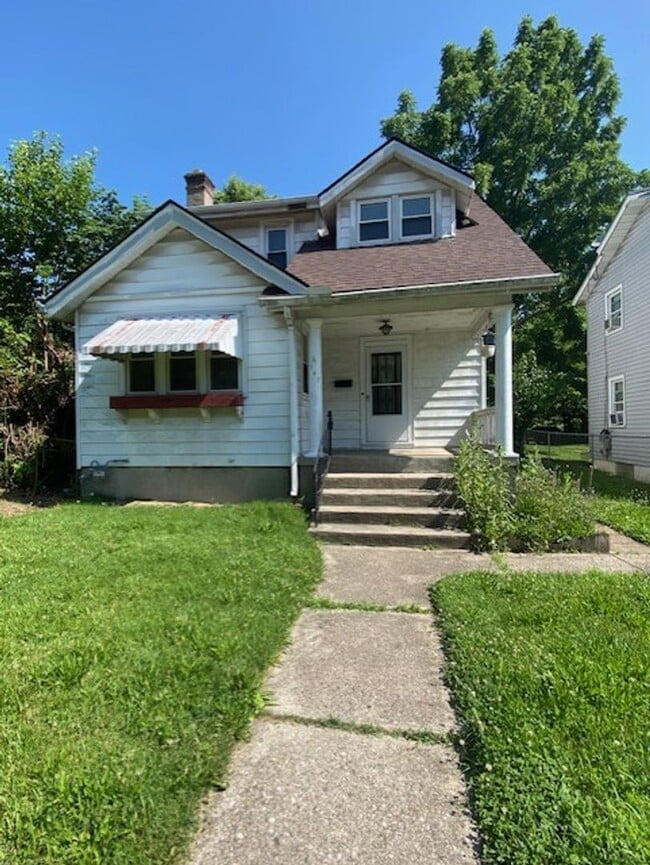 A charming three bedroom, one bathroom sin... - A charming three bedroom, one bathroom sin... Casa