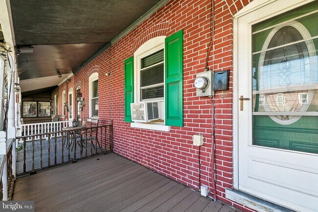 328 W Fifth St