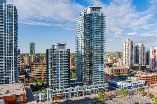 Building Photo - Versus