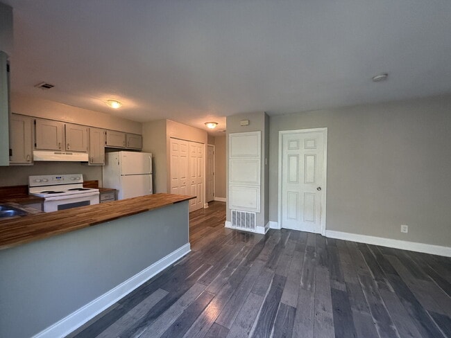 Photo - Spacious 1-Bedroom Apartment in West Knoxv... Unit #C