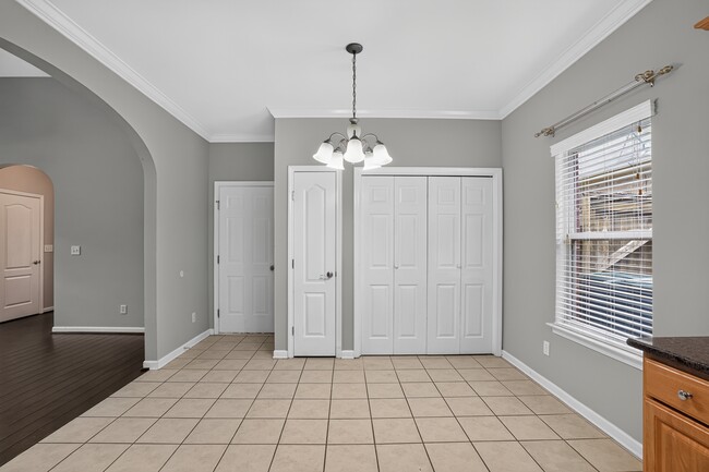 Photo - 265 Oxmoor Pl