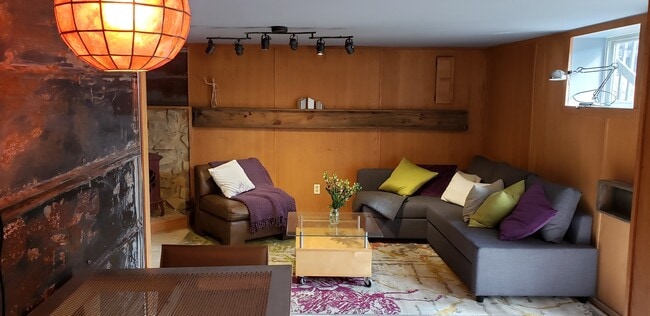 Building Photo - 165 Old Bristol Rd